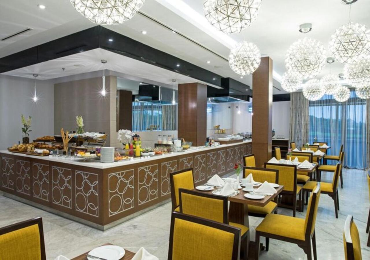The Envoy Hotel Abuja Buitenkant foto