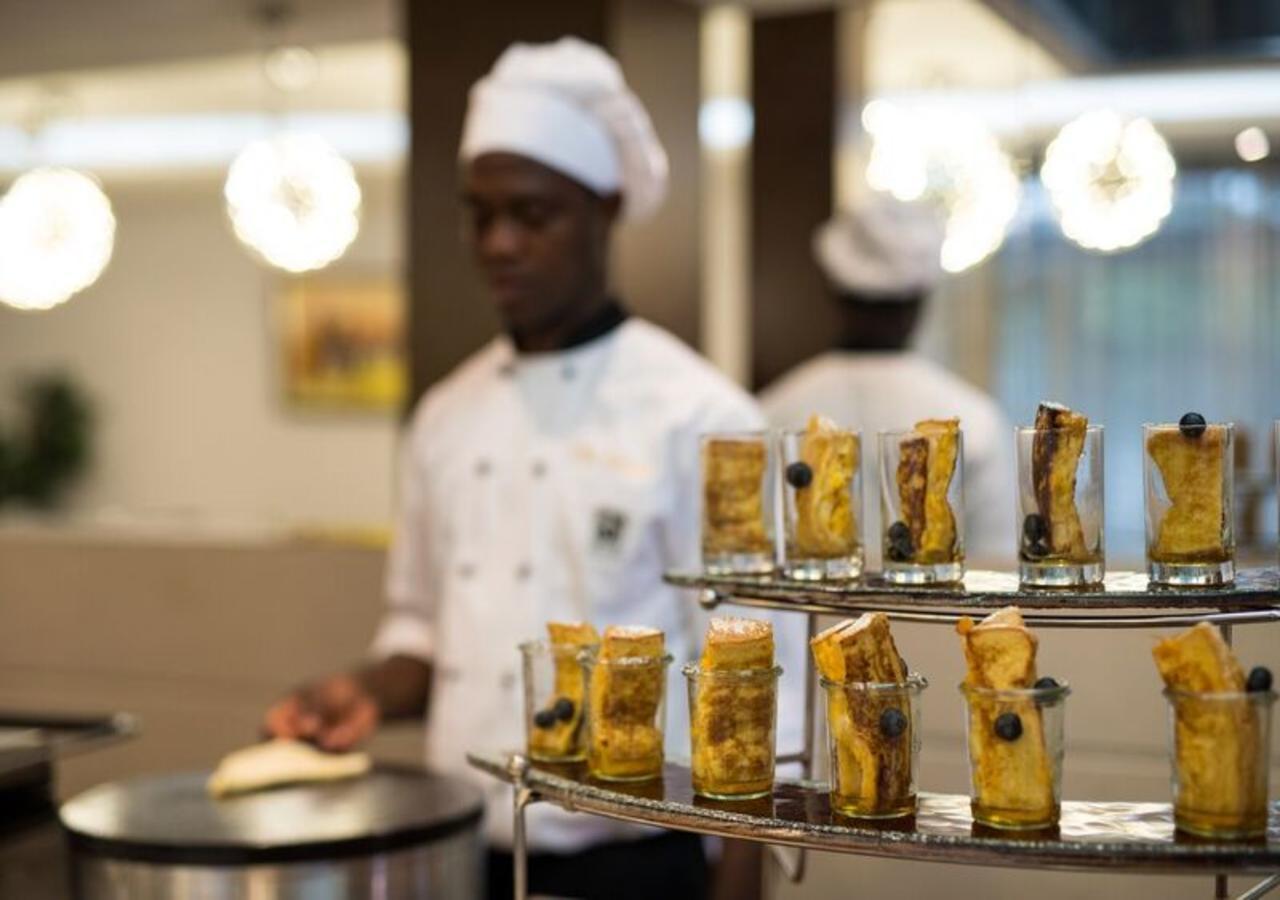 The Envoy Hotel Abuja Buitenkant foto
