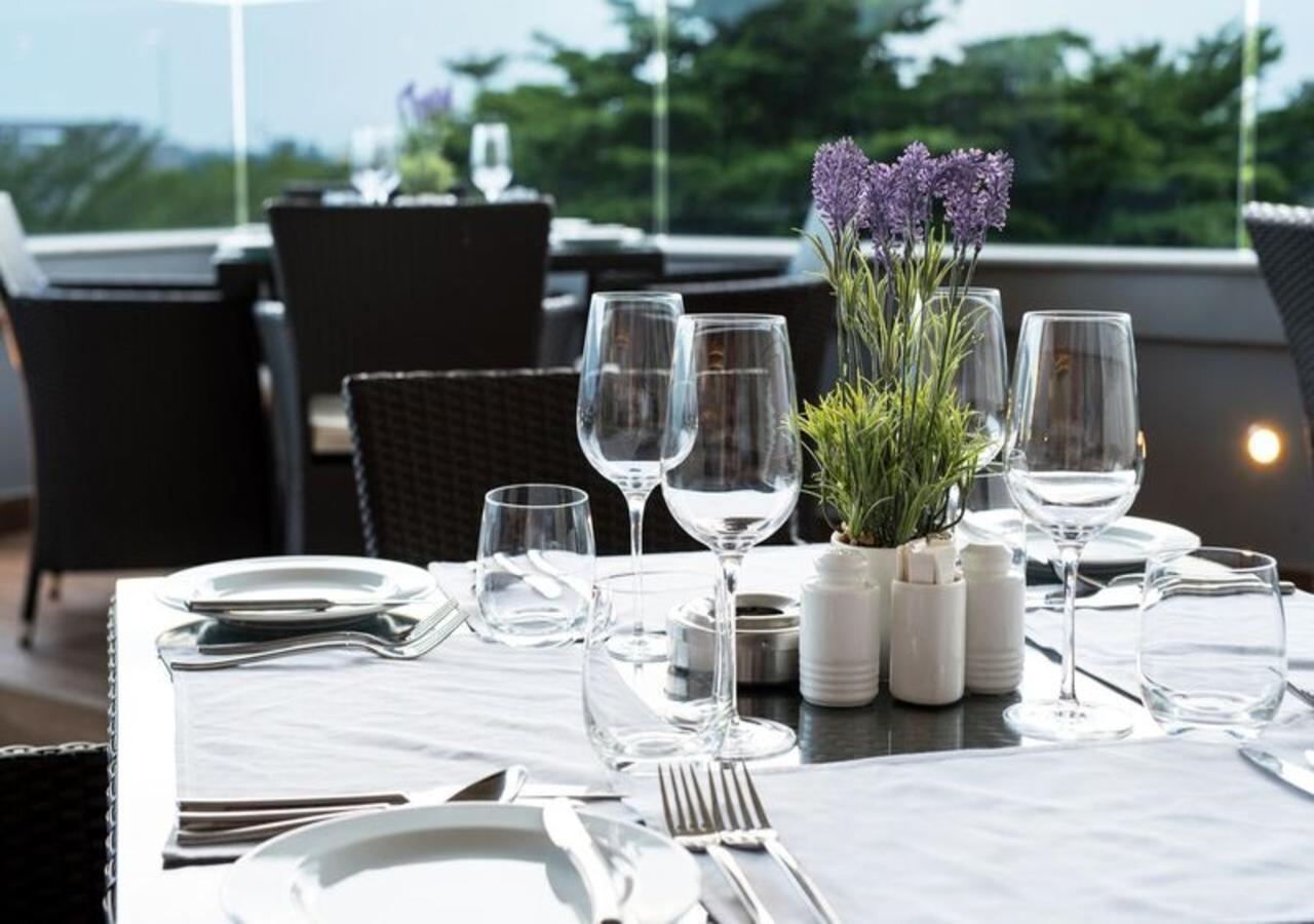 The Envoy Hotel Abuja Buitenkant foto