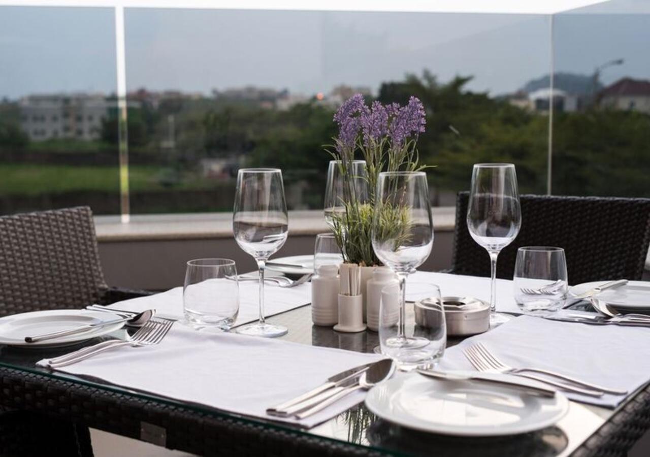 The Envoy Hotel Abuja Buitenkant foto