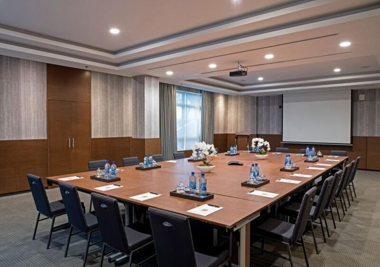 The Envoy Hotel Abuja Buitenkant foto