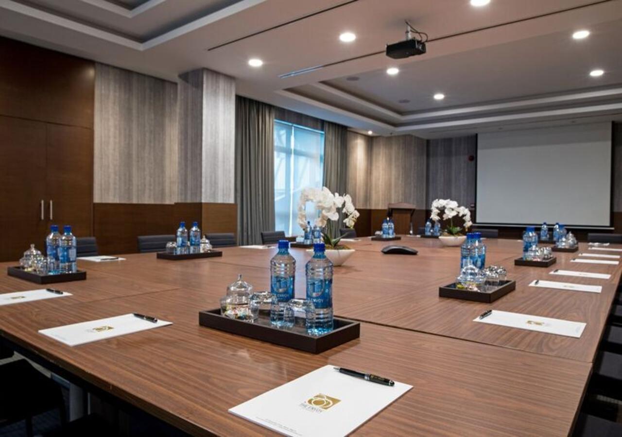 The Envoy Hotel Abuja Buitenkant foto